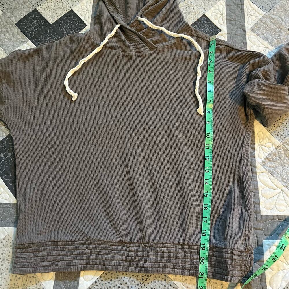 Pact Organic Cotton. Gray Hoodie with White Drawstrings. - Picture 7 of 9